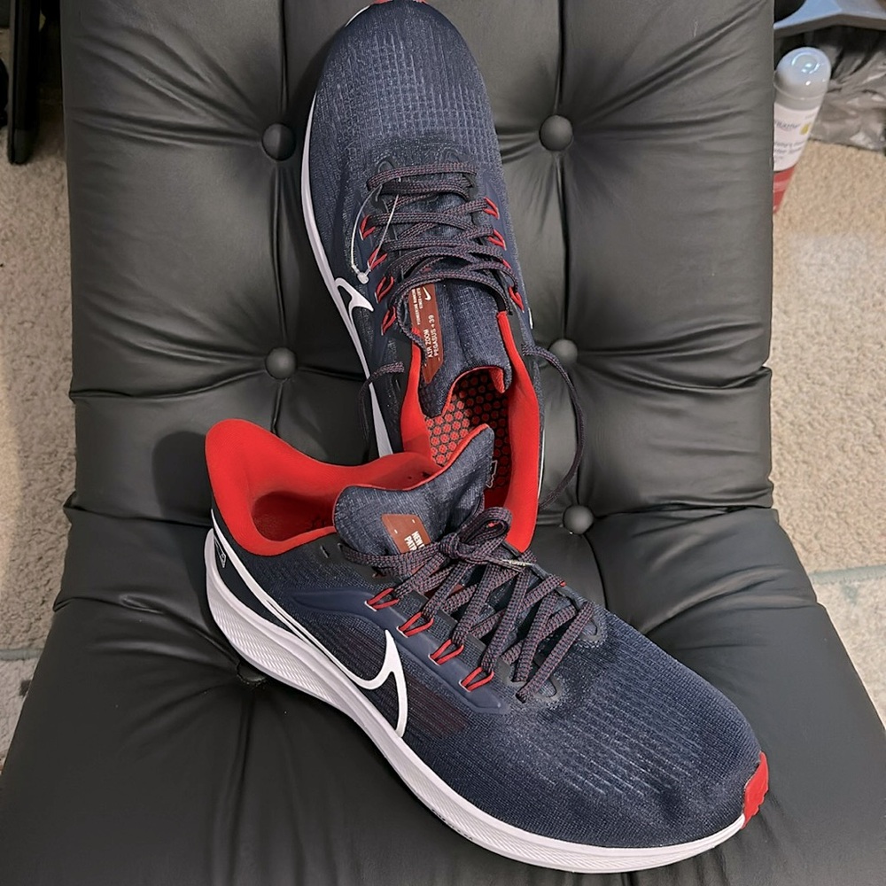 NFL x Air Zoom Pegasus 39 'New
England Patriots' 2022